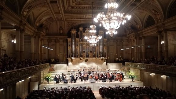 Mozartovský koncert pardubických filharmoniků a německých pěvců v curyšské Tonhalle.