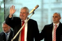 Hrad: Zemanova zahraniční politika je v souladu s vládou