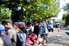 Proti "karavaně migrantů" můžeme poslat až 15 tisíc vojáků, pohrozil Trump