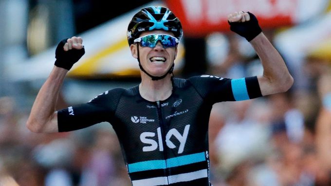 Chriss Froome slaví vítězství v 8. etapě letošní Tour de France