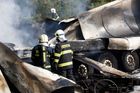 Požár kamionu u Mladé Boleslavi blokoval celou noc dálnici na Prahu