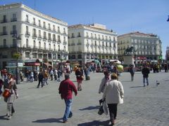 Hlavní náměstí Puerta del Sol v Madridu. Místo pravidelných demonstrací proti úsporám a škrtům.