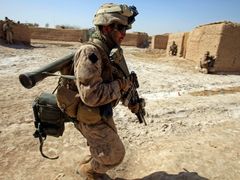 Situace se neustále opakuje, Tálibán ostřeluje americké jednotky, vojáci opětují palbu a zasáhnou civilní cíle