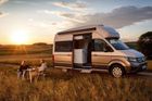 Sen nomádů přijíždí: Volkswagen představil obytný vůz a konečně má i toaletu