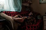 Nominace v kategorii Portrét, série: Tatsiana Tkačovová (Bělorusko) - Mezi právem a hanbou. Portréty žen, které uvažovaly o potratu. Pokud jde o umělé přerušení těhotenství, je Bělorusko jedním z nejliberálnějších států světa, ale pro mnoho žen je to stále nepřekonatelné tabu. (Ukázka z širšího souboru snímků.)