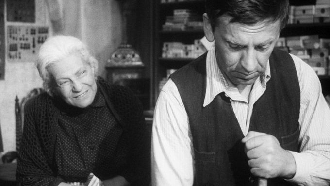 Ida Kamińska a Jozef Kroner ve filmu Obchod na korze (1965).