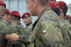 Hrdinové, nebo oběti? Spor o zabité české vojáky pokračuje