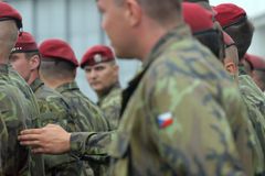 Do Afghánistánu dorazilo pět českých vojáků, nahradí padlé