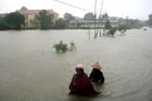 Tajfun Damrey si ve Vietnamu vyžádal přes 60 obětí, dalších 28 lidí se pohřešuje