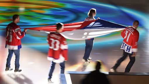 Slavnostní zahájení mistrovství světa v ledním hokeji, 1. května v Ostravě. Na snímku jsou (zleva) Václav Varaďa, Jakub Štěpánek, David Moravec a Roman Šimíček.