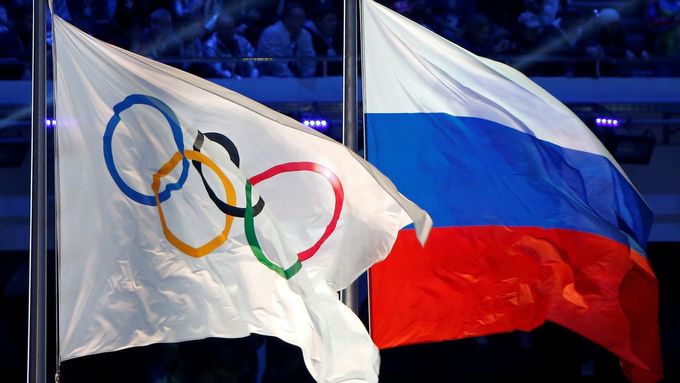 Olympijská vlajka a vlajka Ruské federace