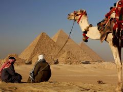 Letos v květnu odhalily satelity umístěné s pomocí NASA 700 kilometrů nad zemským povrchem nové historické poklady v pouštích v Egyptě.