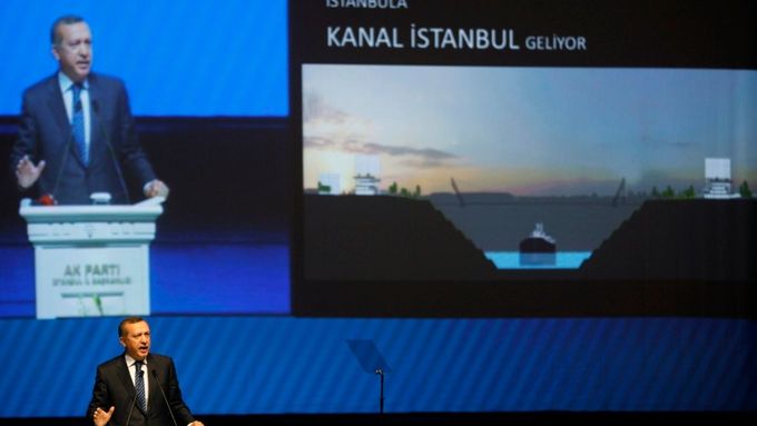 Premiér Erdogan a "Istanbulský kanál".