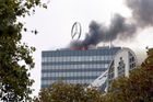 Na střeše berlínského mrakodrapu Europa-Center hořelo, zasahovaly desítky hasičů