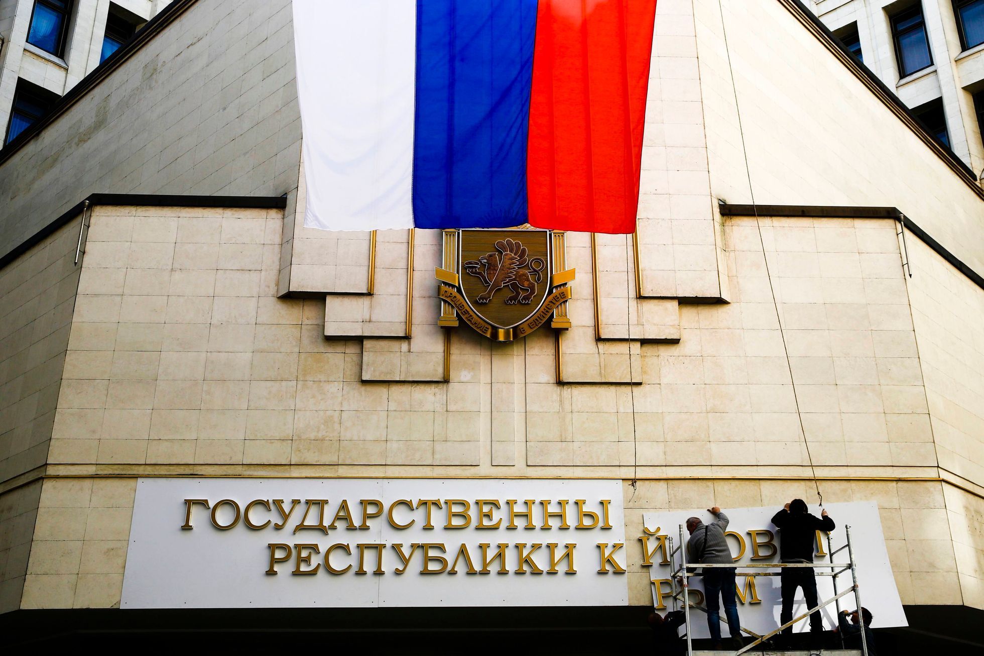 Ruská vlajka na krymském parlamentu