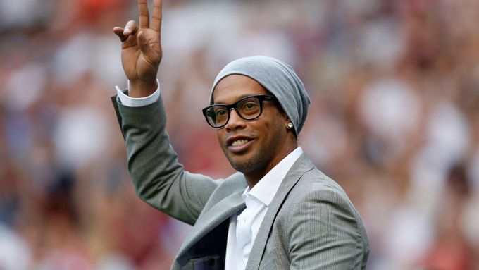 Ronaldinho během fotbalové exibice v Londýně letošního roku.