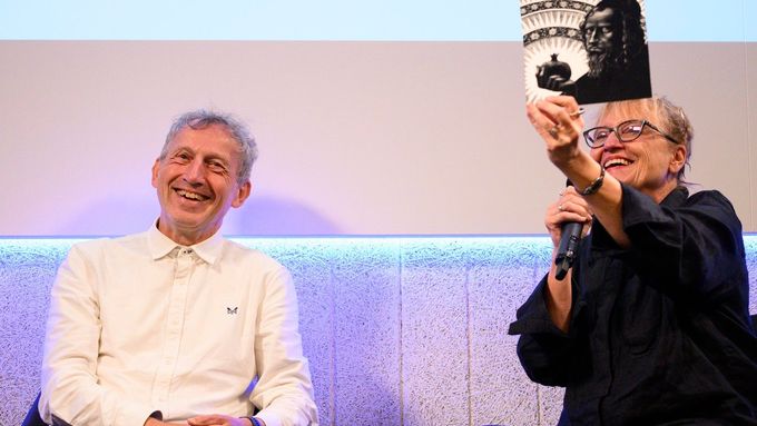 Předseda Svazu českých knihkupců a nakladatelů Martin Vopěnka a ilustrátorka Renáta Fučíková na představení podzimních novinek Velkého knižního čtvrtka, 25. září 2025.