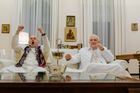 Když Benedikt potkal Františka. Film Netflixu vypráví o tom, jak se přátelí papežové