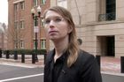 Chelsea Manningovou pustili z vězení, kde byla za pohrdání soudem v kauze WikiLeaks