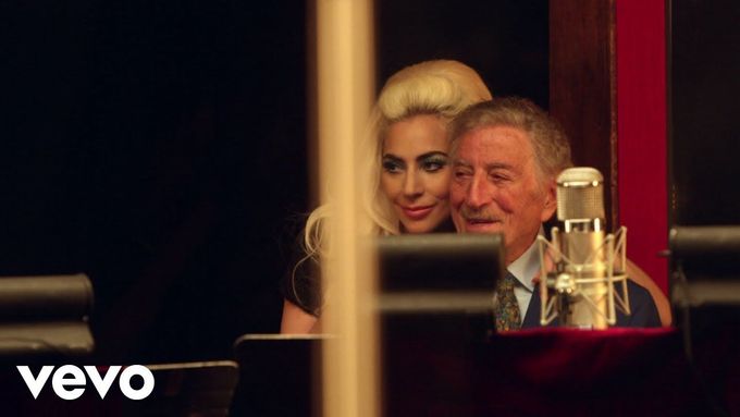 Tony Bennett a Lady Gaga zpívají I Get a Kick Out of You.