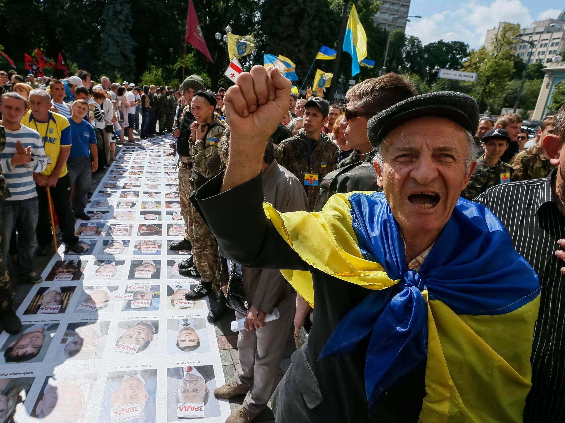 Ulička hanby před ukrajinským parlamentem.