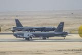 Bombardéry mají dočasnou základnu v Kataru. Právě odtud vyrážejí na mise nad Sýrii a Irák.