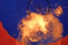 Exploze a strmý pád. Zkáza balonu v Egyptě má 19 obětí