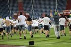 Ostrava vyhrála derby v Opavě a udržela před rivalem druhé místo, chuligáni řádili už před zápasem
