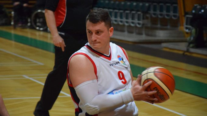 Tomáš Nevěčný, hráč WBS Pardubice, při zápase rakouské ligy