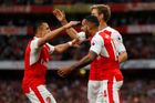 PL, Arsenal-Chelsea: Theo Walcott a Alexis Sánchez slaví gól na 2:0