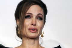 Prokletí. Rakovina zabíjí v rodině Angeliny Jolie dál