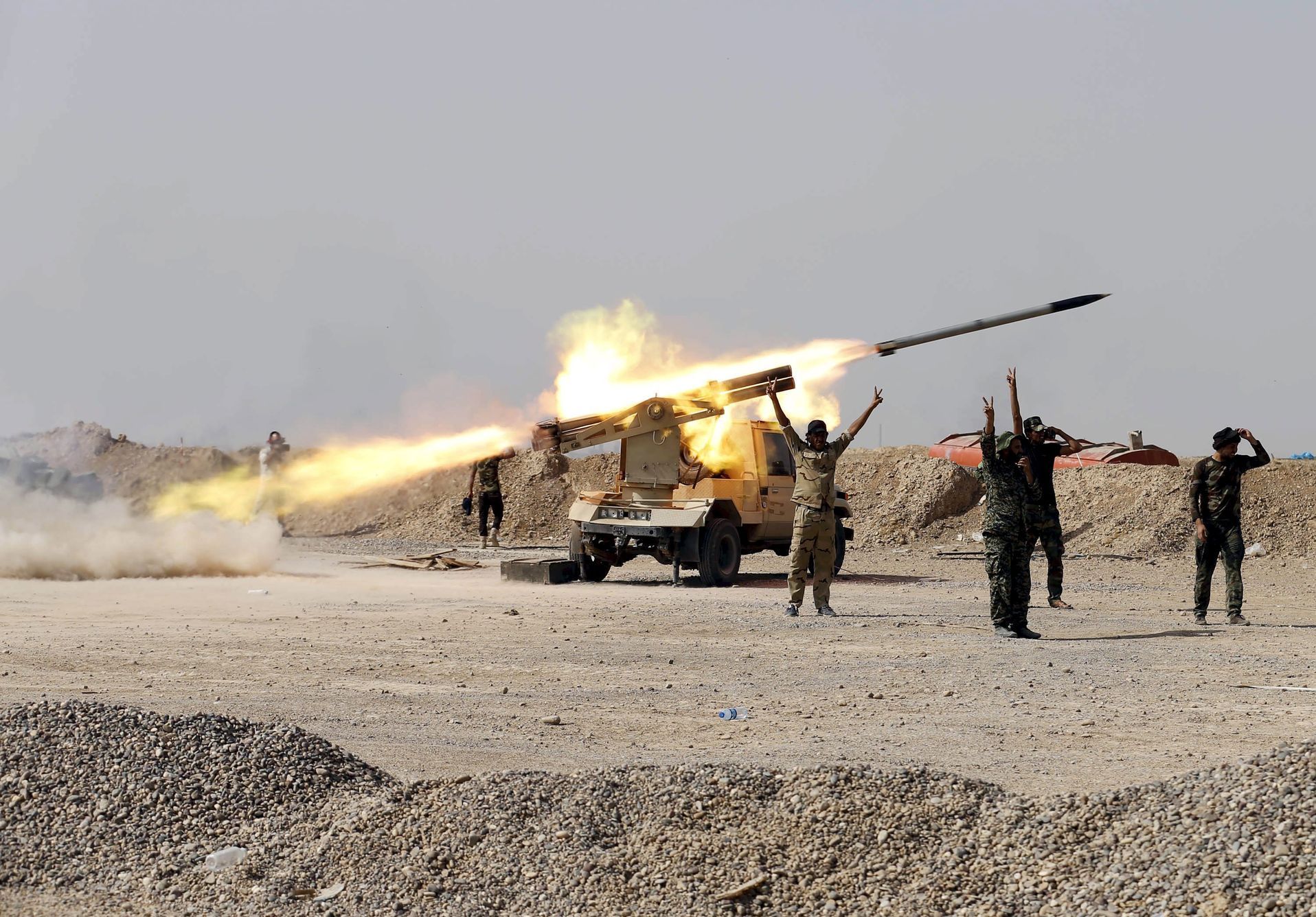 Šíité odpalují v Iráku rakety na Islámský stát.