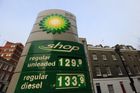 Británie řeší, zda bankéři ovlivňovali i cenu ropy