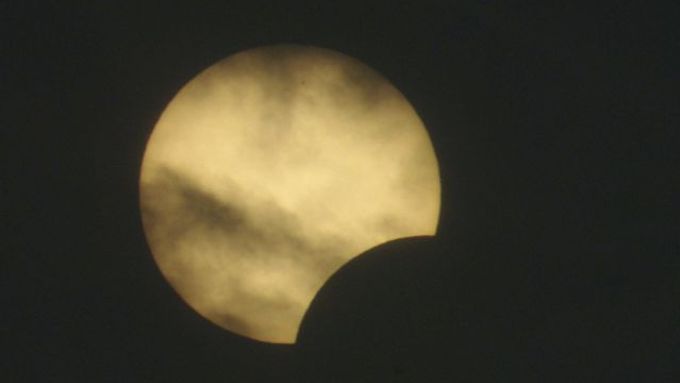 Měsíc v úterý zakryje slunce ze 79 procent
