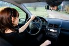 Průzkum: Muži si myslí, že řídí lépe, ženy zase věří v bezpečnost svého řidičského stylu