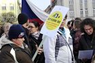 Tři stovky lidí protestovaly v centru Prahy proti vládě