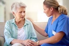 Pacientů s Alzheimerem přibylo během pěti let o víc než třetinu, postihuje více ženy