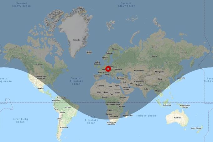 Dolet letounu A321xlr činí 8704 kilometrů. Tmavá část této mapy ukazuje, kam až by se s ním teoreticky dalo cestovat z Prahy.