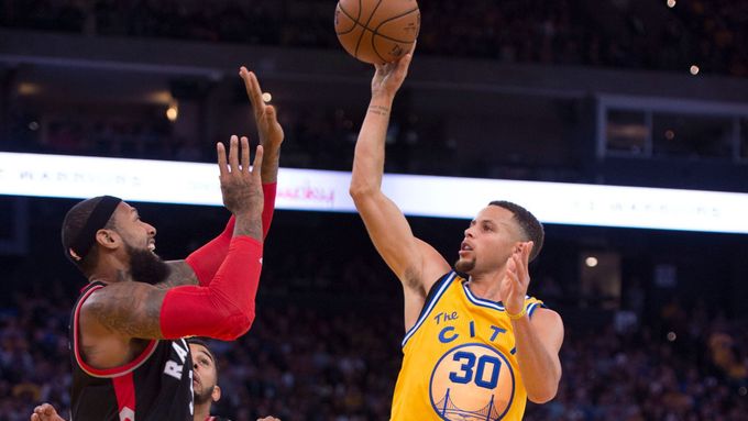 Stephen Curry táhne Golden State k nejlepšímu startu do sezony NBA v historii.