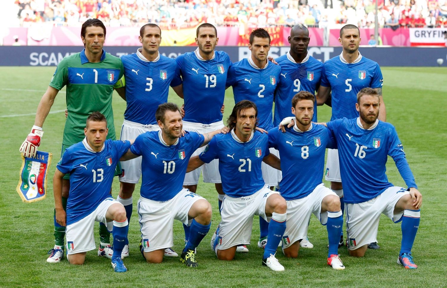 Italský tým před utkáním základní skupiny mezi Španělskem a Itálií na Euru 2012