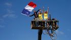 Nejslavnější cyklistický závod na světě každoročně přiláká tisíce fanoušků a někteří z nich jednotlivé etapy sledují z opravdu neobvyklých míst.