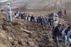 FOTO: Vesnici zavalily metry bahna, oběti už nikdo nehledá