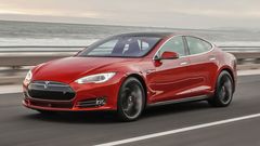 Tesla z nás udělala pokusné králíky, zlobí se řidiči. Žalují ji kvůli systému autopilota