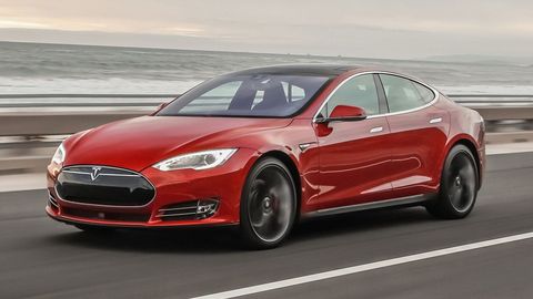 Tesla prudce zvýší výrobu obou modelů svých elektromobilů. Její akcie letí vzhůru