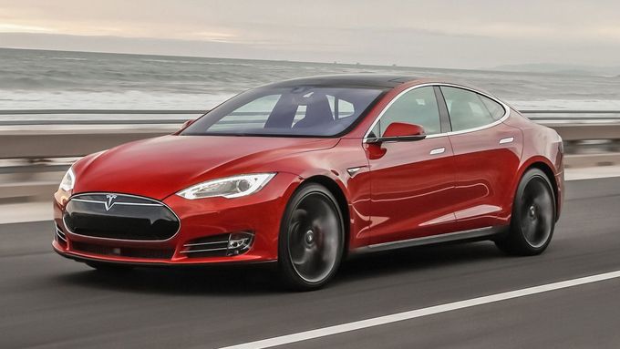 Výrobce těchto elektromobilů už bude moci používat internetovou doménu Tesla.com