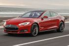 Elektromobil od Tesla Motors začal během zkušební jízdy hořet, posádka včas vystoupila