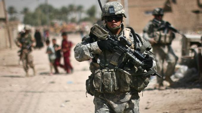 Americký voják na hlídce v bagdádské čtvri Zafraníja.