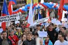 Tisíce odpůrců potratů prošlo Prahou, pochodu se zúčastnili Bělobrádek i Duka