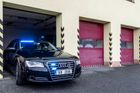 Policie opět "nakupovala v bazaru". Na Hradecku bude zloděje aut chytat staré Audi A8
