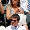 French OPen 2015: francouzský premiér Manuel Valls a jeho manželka, violistka Anne Gravoinová